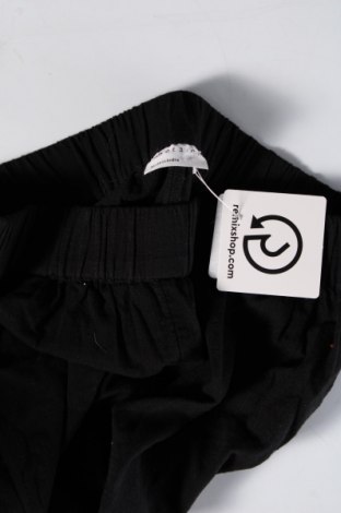 Γυναικείο κοντό παντελόνι ASOS, Μέγεθος S, Χρώμα Μαύρο, Τιμή 5,94 €