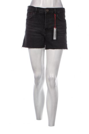 Γυναικείο κοντό παντελόνι BDG, Μέγεθος M, Χρώμα Γκρί, Τιμή 7,42 €