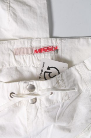 Γυναικείο κοντό παντελόνι Miss Sixty, Μέγεθος M, Χρώμα Λευκό, Τιμή 13,15 €