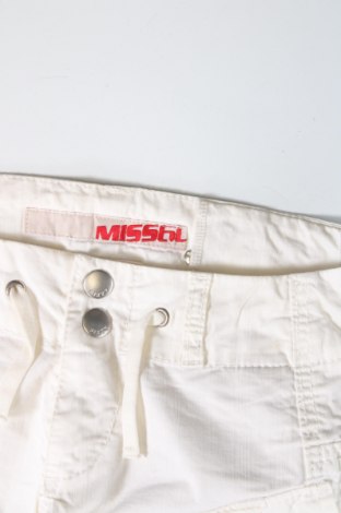 Дамски къс панталон Miss Sixty, Размер M, Цвят Бял, Цена 19,38 лв.