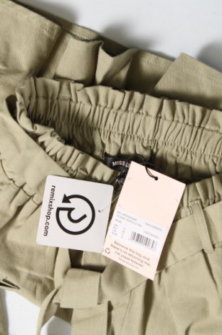 Дамски къс панталон Missguided, Размер XXS, Цвят Зелен, Цена 14,88 лв.