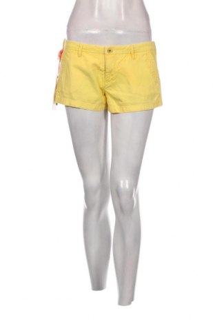 Дамски къс панталон Pepe Jeans, Размер S, Цвят Жълт, Цена 19,38 лв.
