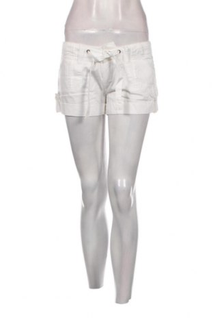 Дамски къс панталон Pepe Jeans, Размер S, Цвят Бял, Цена 13,26 лв.
