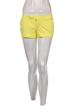 Дамски къс панталон Pepe Jeans, Размер S, Цвят Жълт, Цена 22,44 лв.