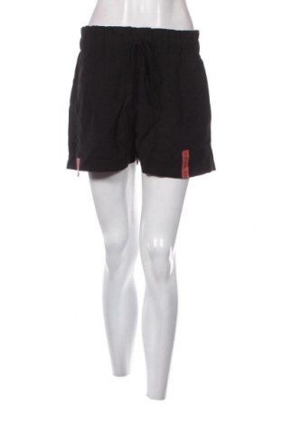 Γυναικείο κοντό παντελόνι Pull&Bear, Μέγεθος M, Χρώμα Μαύρο, Τιμή 6,87 €