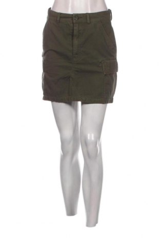 Γυναικείο κοντό παντελόνι Superdry, Μέγεθος S, Χρώμα Πράσινο, Τιμή 10,87 €