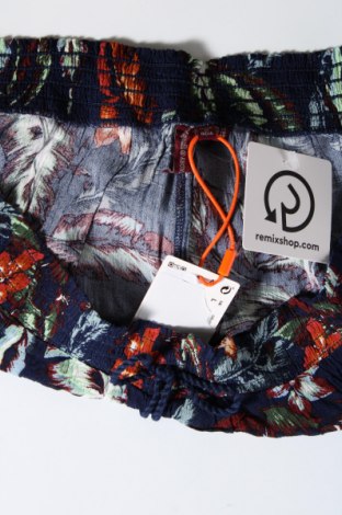 Γυναικείο κοντό παντελόνι Superdry, Μέγεθος L, Χρώμα Πολύχρωμο, Τιμή 6,66 €