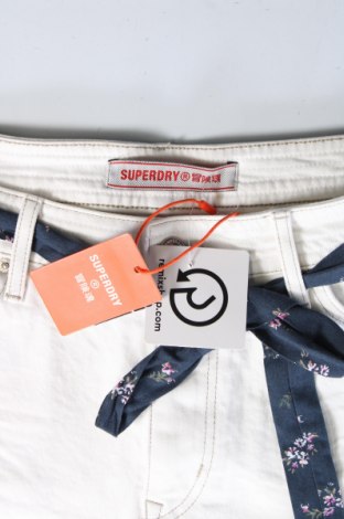 Γυναικείο κοντό παντελόνι Superdry, Μέγεθος L, Χρώμα Λευκό, Τιμή 35,05 €