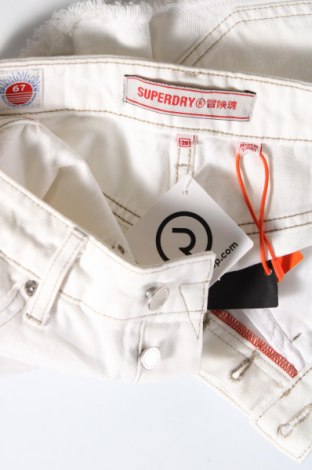 Γυναικείο κοντό παντελόνι Superdry, Μέγεθος XS, Χρώμα Λευκό, Τιμή 13,32 €