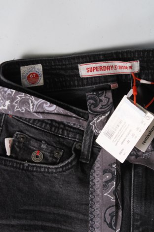 Γυναικείο κοντό παντελόνι Superdry, Μέγεθος XS, Χρώμα Γκρί, Τιμή 22,43 €
