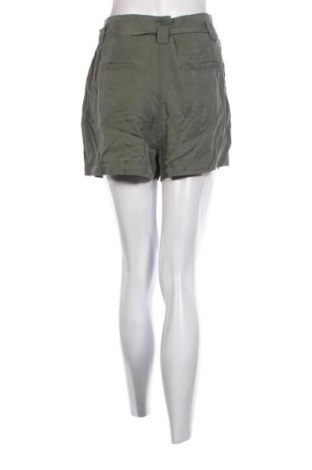 Γυναικείο κοντό παντελόνι Superdry, Μέγεθος M, Χρώμα Πράσινο, Τιμή 10,87 €