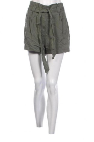 Γυναικείο κοντό παντελόνι Superdry, Μέγεθος M, Χρώμα Πράσινο, Τιμή 10,87 €