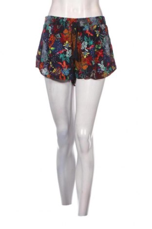 Γυναικείο κοντό παντελόνι Superdry, Μέγεθος M, Χρώμα Πολύχρωμο, Τιμή 7,36 €