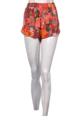Γυναικείο κοντό παντελόνι Superdry, Μέγεθος M, Χρώμα Πολύχρωμο, Τιμή 5,26 €