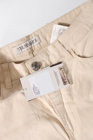 Дамски къс панталон Trussardi, Размер S, Цвят Бежов, Цена 136,00 лв.
