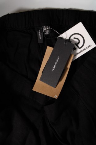 Дамски къс панталон Vero Moda, Размер XL, Цвят Черен, Цена 35,20 лв.