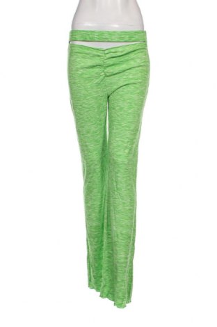 Дамски панталон Bershka, Размер L, Цвят Зелен, Цена 12,42 лв.
