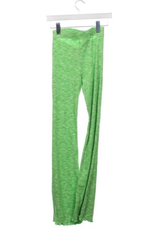 Γυναικείο παντελόνι Bershka, Μέγεθος XS, Χρώμα Πράσινο, Τιμή 4,74 €