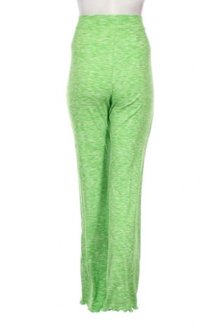 Дамски панталон Bershka, Размер XL, Цвят Зелен, Цена 15,18 лв.