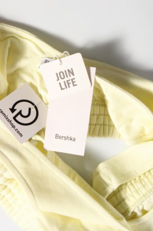 Γυναικείο αμάνικο μπλουζάκι Bershka, Μέγεθος M, Χρώμα Κίτρινο, Τιμή 8,44 €