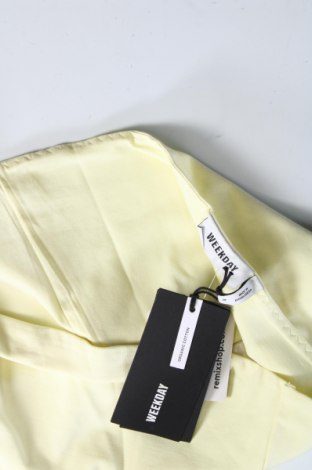 Γυναικείο αμάνικο μπλουζάκι Weekday, Μέγεθος M, Χρώμα Κίτρινο, Τιμή 3,57 €