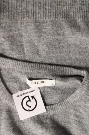 Дамски пуловер Studio, Размер M, Цвят Сив, Цена 7,25 лв.