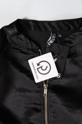 Γυναικείο μπουφάν Pieces, Μέγεθος M, Χρώμα Μαύρο, Τιμή 16,06 €
