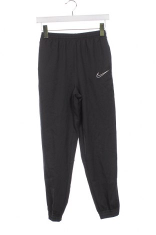 Pantaloni de trening, pentru copii Nike, Mărime 10-11y/ 146-152 cm, Culoare Gri, Preț 93,75 Lei