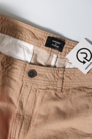 Pantaloni scurți de bărbați Superdry, Mărime M, Culoare Bej, Preț 223,68 Lei