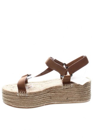 Sandale Pull&Bear, Mărime 41, Culoare Maro, Preț 121,66 Lei