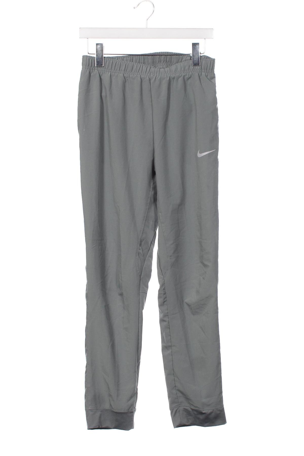 Kinder Sporthose Nike, Größe 12-13y/ 158-164 cm, Farbe Grau, Preis 30,62 €