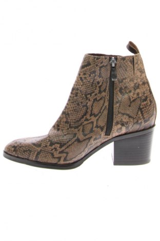 Botine de damă Caprice, Mărime 37, Culoare Multicolor, Preț 246,99 Lei