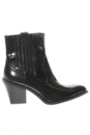 Botine de damă Pull&Bear, Mărime 37, Culoare Negru, Preț 122,00 Lei