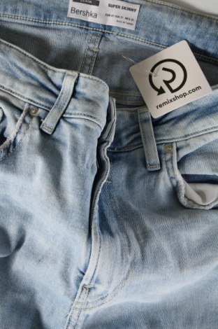 Damskie jeansy Bershka, Rozmiar M, Kolor Niebieski, Cena 66,65 zł