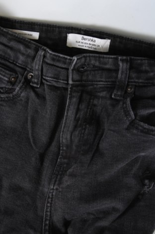 Γυναικείο Τζίν Bershka, Μέγεθος S, Χρώμα Γκρί, Τιμή 7,99 €