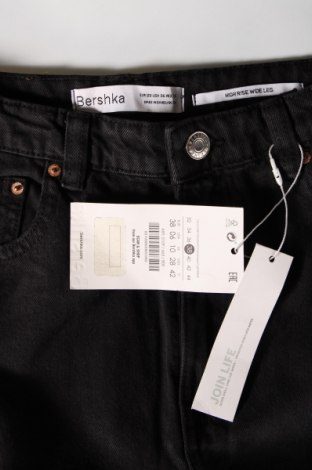 Γυναικείο Τζίν Bershka, Μέγεθος M, Χρώμα Μαύρο, Τιμή 20,00 €