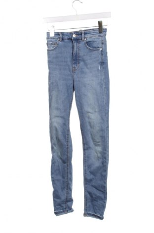 Damskie jeansy Pull&Bear, Rozmiar XXS, Kolor Niebieski, Cena 41,99 zł