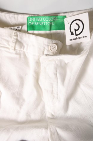 Pantaloni scurți de femei United Colors Of Benetton, Mărime M, Culoare Alb, Preț 50,99 Lei