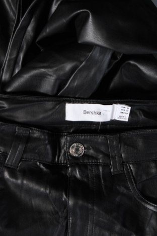 Γυναικείο παντελόνι Bershka, Μέγεθος M, Χρώμα Μαύρο, Τιμή 17,99 €