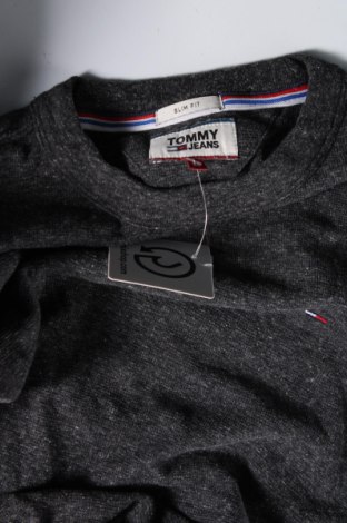 Pánske tričko  Tommy Jeans, Veľkosť M, Farba Sivá, Cena  26,45 €