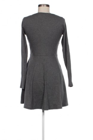 Kleid Clockhouse, Größe M, Farbe Grau, Preis 10,49 €