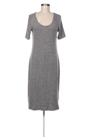 Kleid Now, Größe M, Farbe Grau, Preis 4,99 €