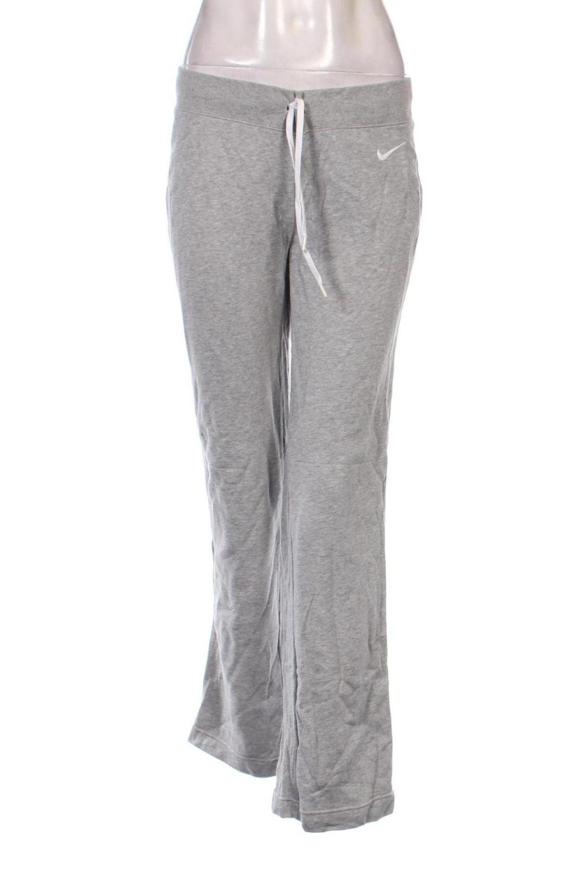 Pantaloni trening de femei Nike, Mărime M, Culoare Gri, Preț 134,99 Lei