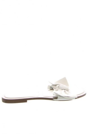 Чехли Zara, Размер 39, Цвят Бял, Цена 55,99 лв.