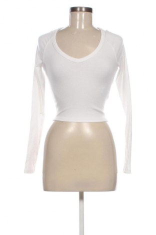 Дамска блуза Bershka, Размер M, Цвят Бял, Цена 12,99 лв.