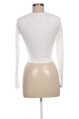 Дамска блуза Bershka, Размер M, Цвят Бял, Цена 12,99 лв.