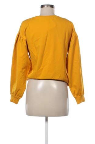 Дамска блуза Bershka, Размер S, Цвят Жълт, Цена 16,99 лв.