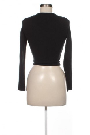 Дамска блуза Bershka, Размер XS, Цвят Черен, Цена 36,11 лв.