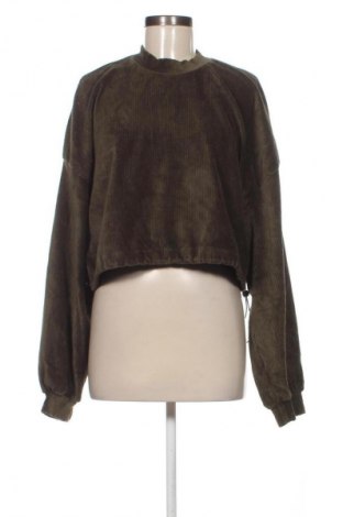 Дамска блуза Bershka, Размер L, Цвят Зелен, Цена 19,99 лв.