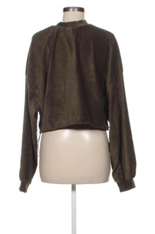 Дамска блуза Bershka, Размер L, Цвят Зелен, Цена 19,99 лв.